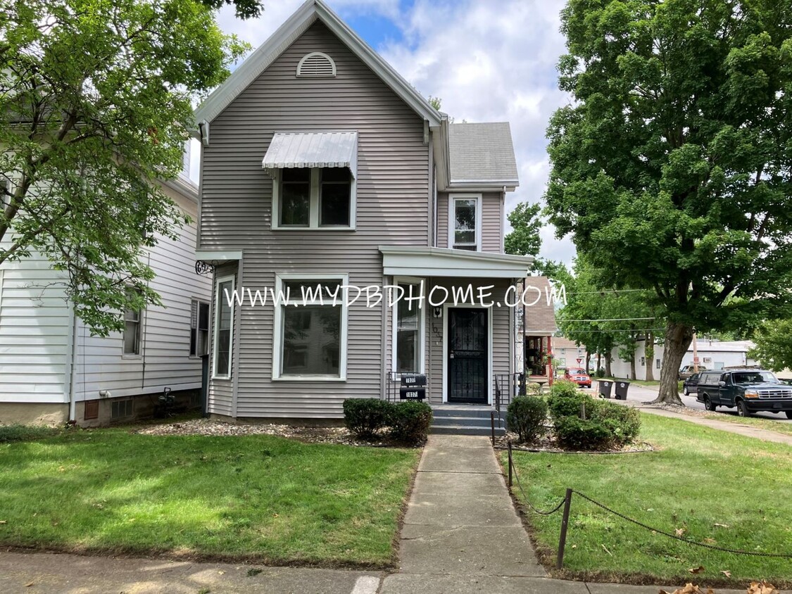 Primary Photo - 1037 Lake Ave