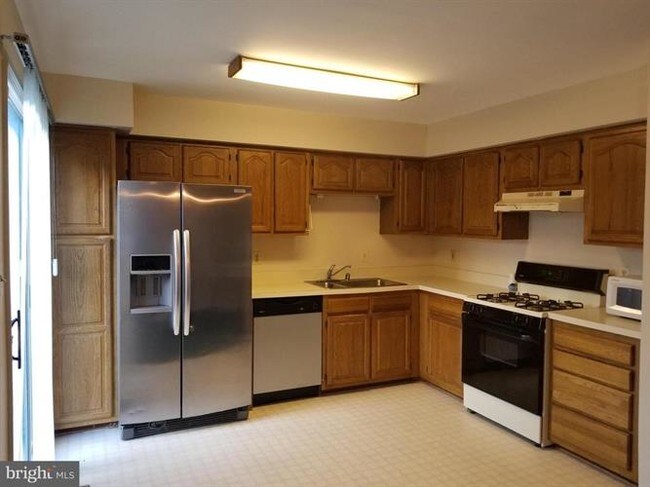 Building Photo - 17870 Lounsbery Dr