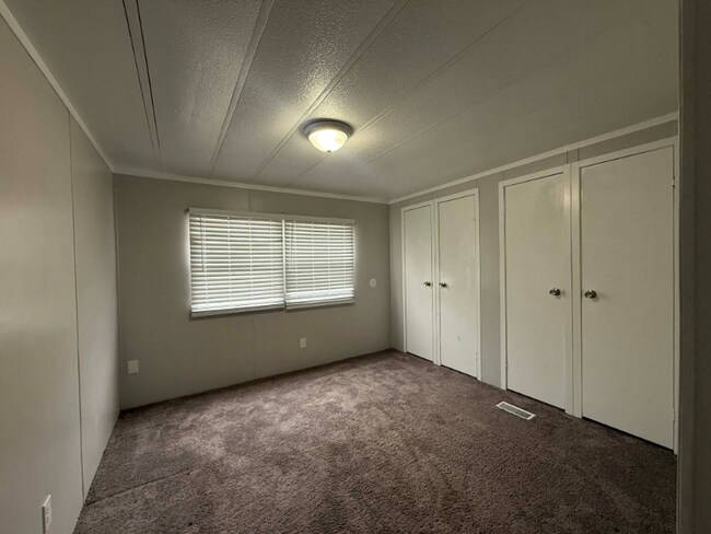 Foto del edificio - 1236 N Oaklane Rd