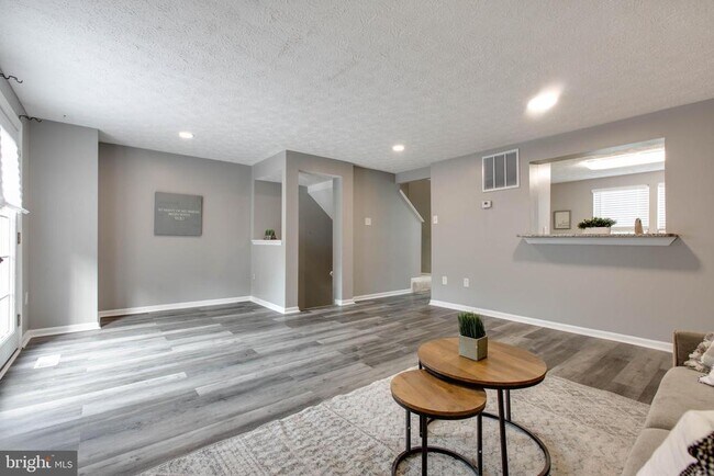 Building Photo - 682 Willowby Run