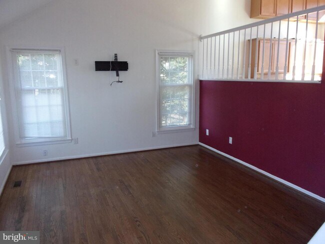 Building Photo - 9109 Lake Braddock Dr