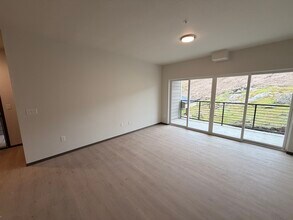 Building Photo - The Vistas Apartments at Beacon Hill