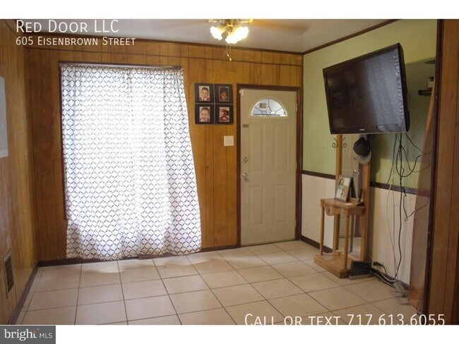 Building Photo - 605 Eisenbrown St