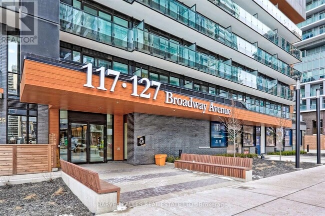 Photo du bâtiment - 117-3117 Broadway Ave