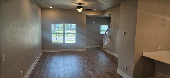 Foto del edificio - 310 W Kinniburgh Dr