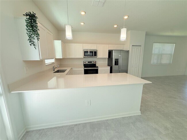 Building Photo - 393 Bogey Dr