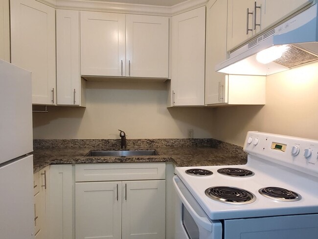 Building Photo - 844 Maryann Dr