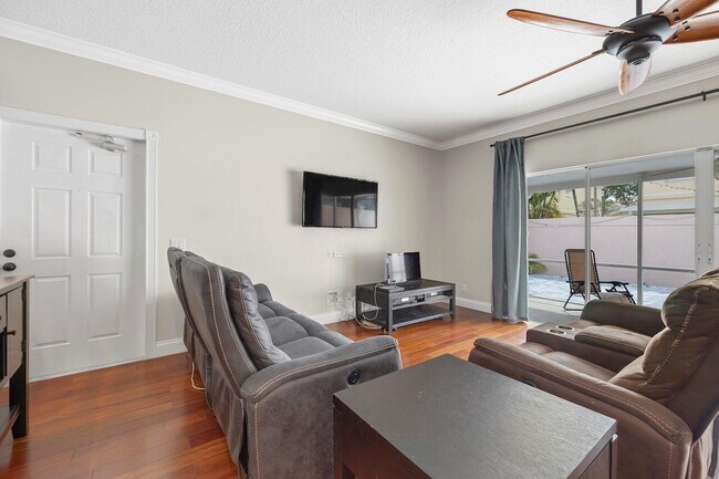 Foto del edificio - 2058 Tarpon Lake Way