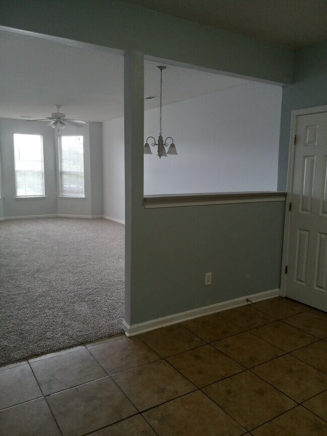 Foto del edificio - 7602 Creekside Ln