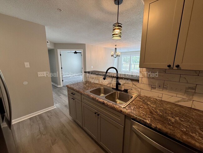 Building Photo - 521 Mill Pond Dr