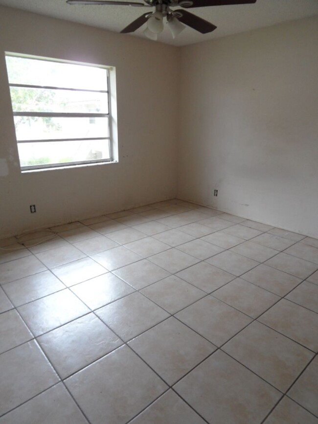 Building Photo - 2-Bed, 2-Bath Condo in Coral Springs!