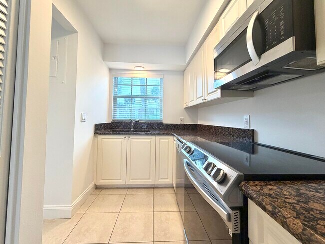 Foto del edificio - 413 N Cypress Dr