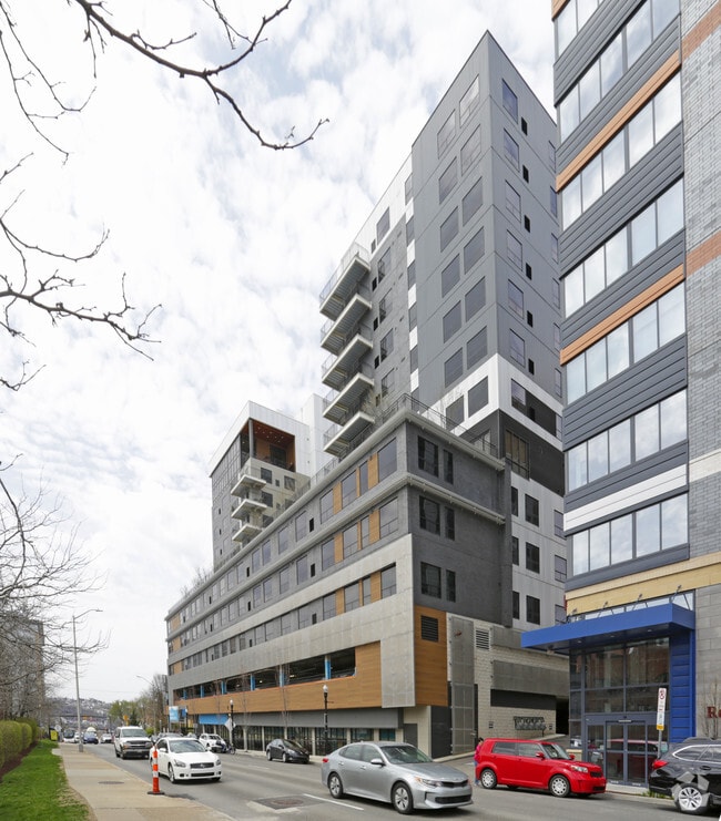 Building Photo - SkyVue