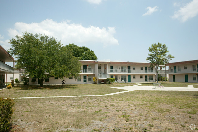 Brookside Square - Brookside Square Apartments