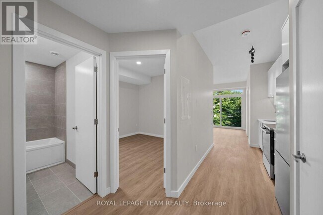 Building Photo - 370 Athlone Ave