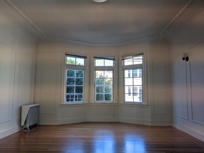 Building Photo - 2440
