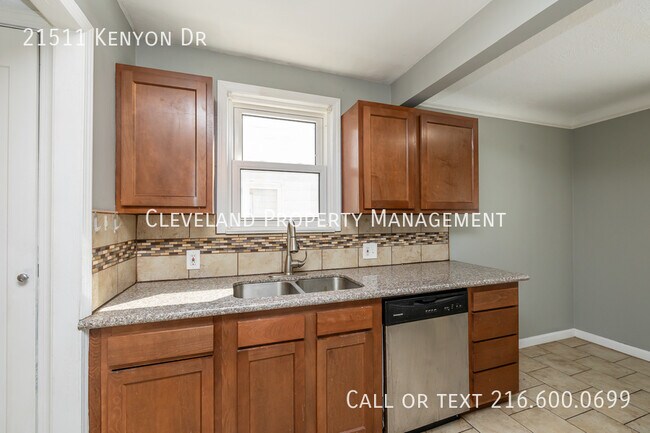 Foto del edificio - 21511 Kenyon Dr
