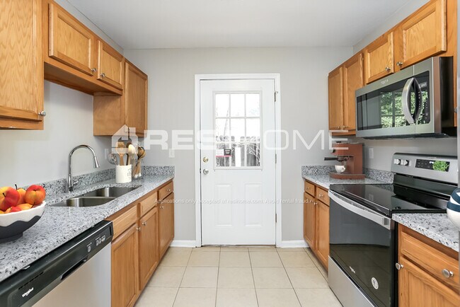 Foto del edificio - 10334 Bradley Rd