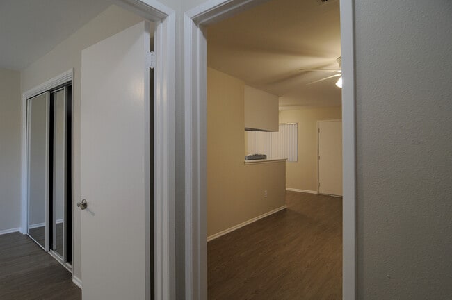 Building Photo - Richelieu Apartments