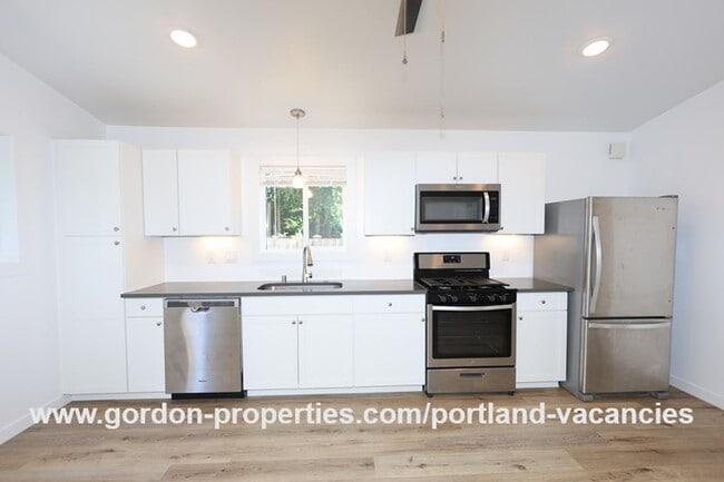 Building Photo - SE 88th Ave - 2 bedroom ADU close to the r...