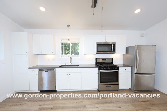 Building Photo - SE 88th Ave - 2 bedroom ADU close to the restaurants and shops along SE 92nd Ave and SE Foster Blvd