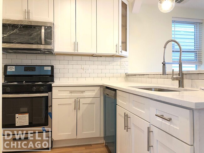 Foto del edificio - 2509 N Clybourn Ave