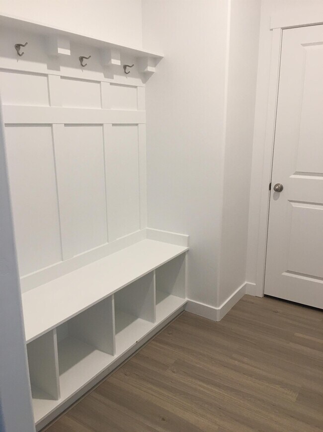 Foto del edificio - 597 N Orchard Dr