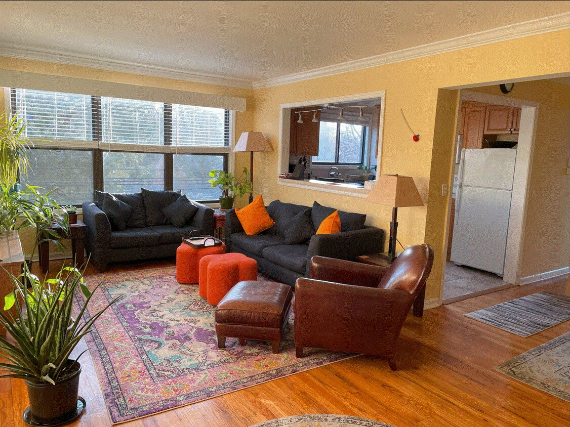 Foto principal - 25835 Woodward Ave