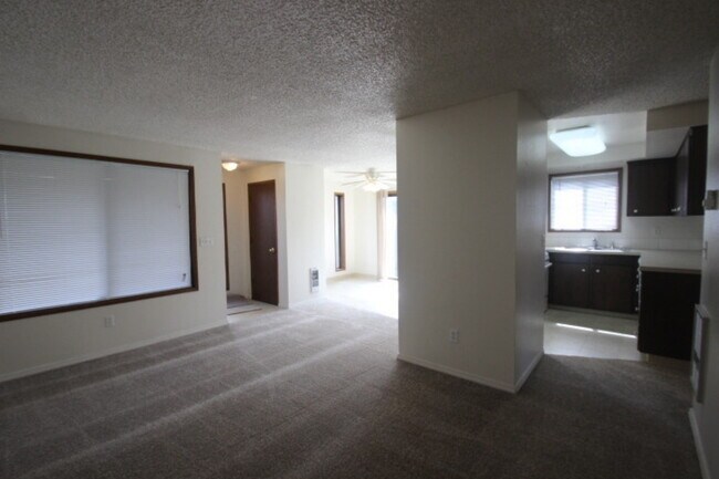 Building Photo - 3014 NE 78th Ave
