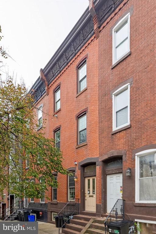 Foto del edificio - 2542 W Girard Ave
