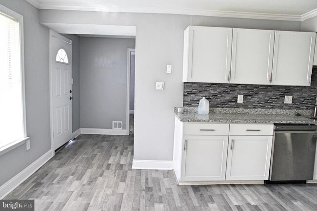 Foto del edificio - 14457 Silverdale Dr