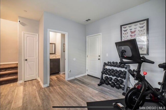 Building Photo - Beautifully updated 3-story townhome near ...