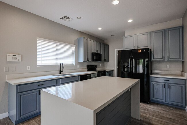 Foto del edificio - Recently Remodel! 4bd 2.5ba 3cg in Chandler!