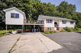 Building Photo - 39 Valley Ln