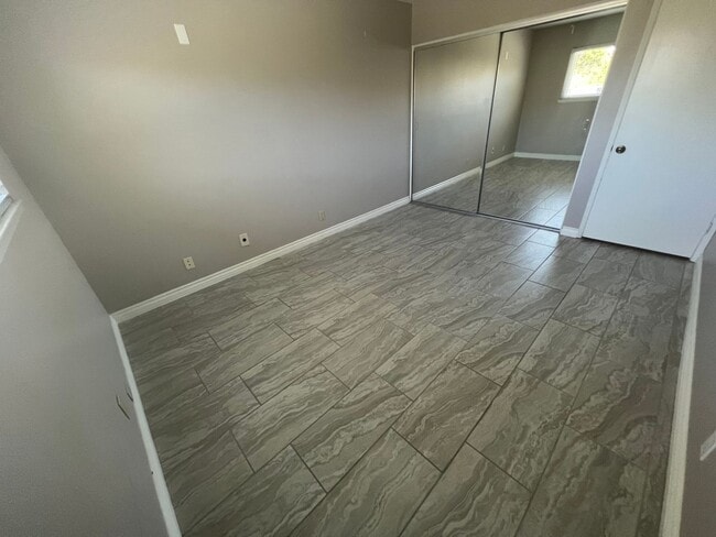 Building Photo - On Cul-De-Sac: Meadow 4 Bedroom 2.5 Bath S...