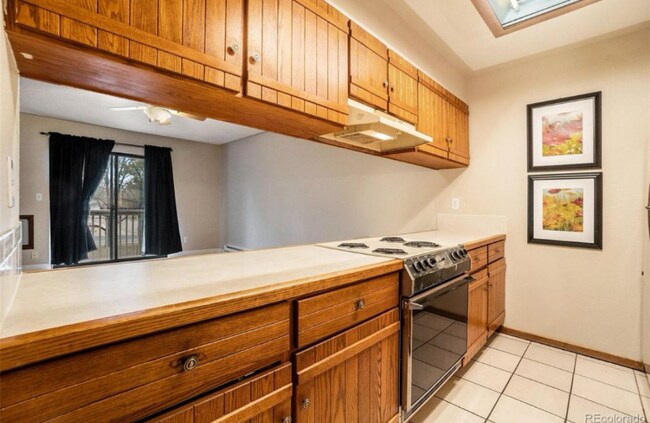 Building Photo - 806 Stone Mountain Dr