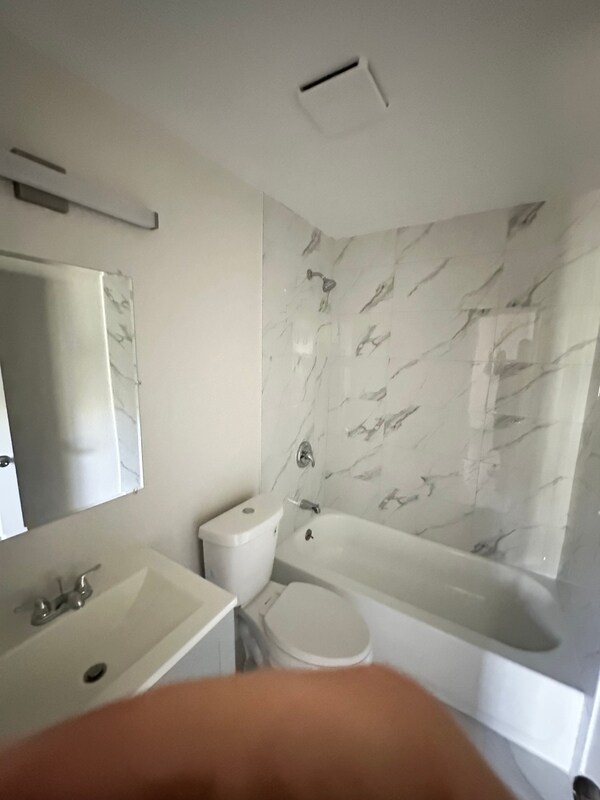 Foto del edificio - 534 Charles Ct