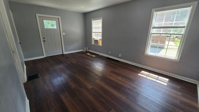 Foto del edificio - 1009-1011 N. Wheeling Ave.