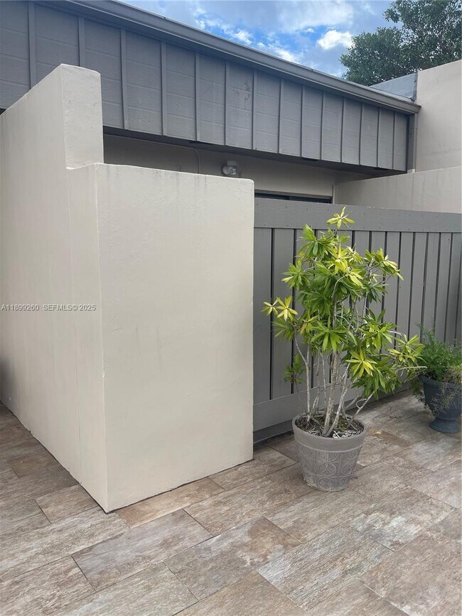 Foto del edificio - 7351 SW 105th Pl