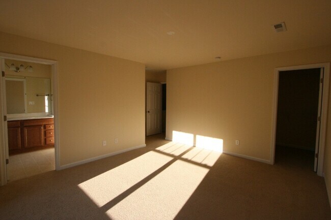 Building Photo - 2454 N Berkshire Rd