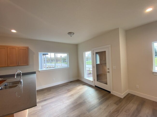 Building Photo - 2514Justine - FH