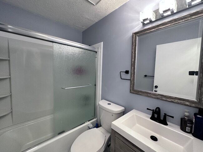 Building Photo - 2047 Woodtrail Dr
