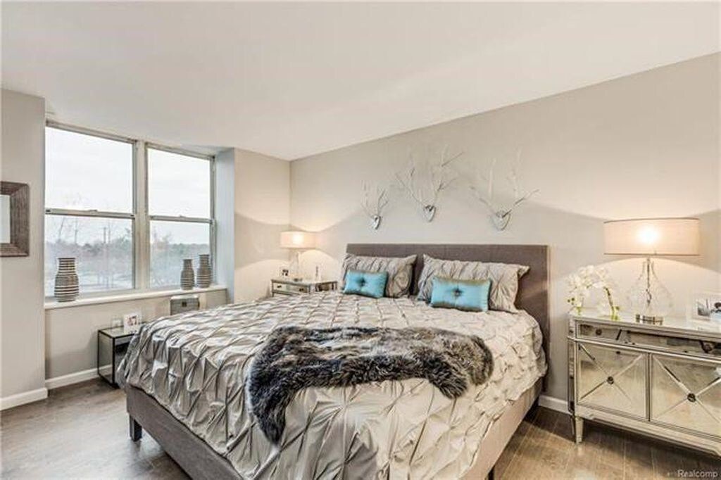 Foto principal - 250 E Harbortown Dr