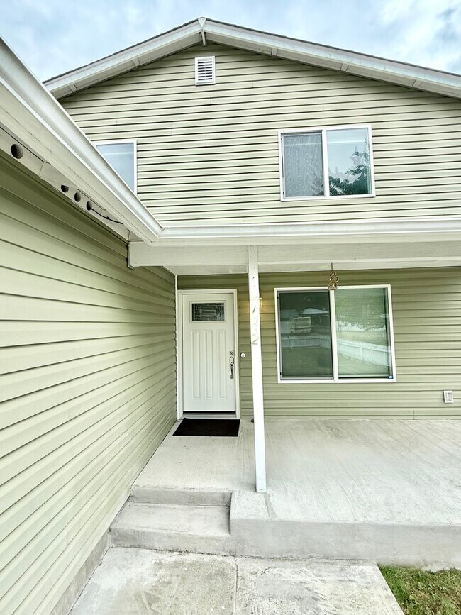Foto del edificio - Spacious house in Bremerton.