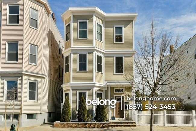 Building Photo - 282 Maverick St