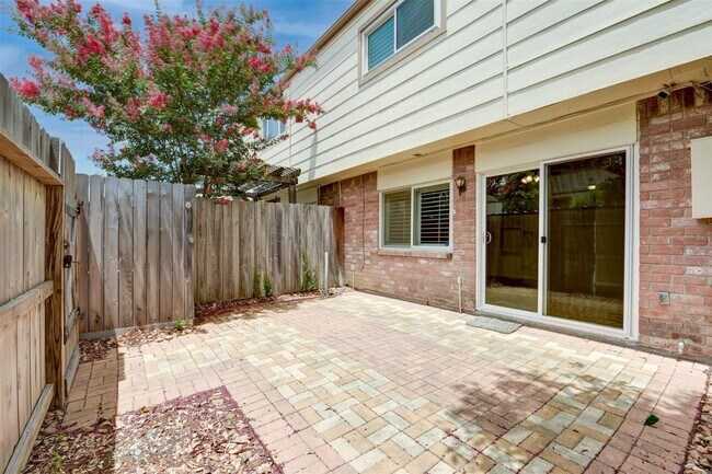 Foto del edificio - 3 BD / 2.5 BR Townhome in Memorial Club co...