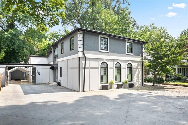 Foto del edificio - 215 Camden Rd NE