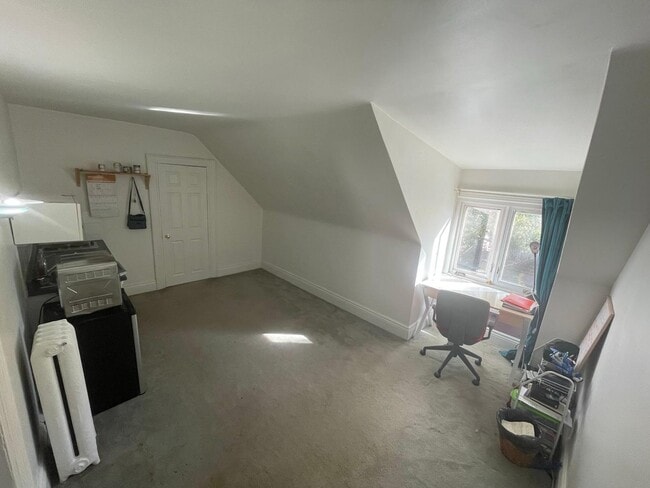 Building Photo - 28 Hepbourne St