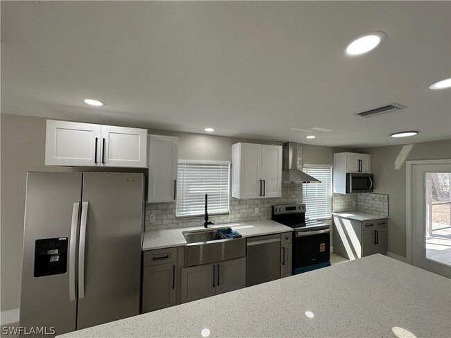 Building Photo - 9161 Seville Rd