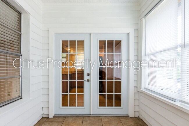 Foto del edificio - Charming Duplex in Mills 50 District